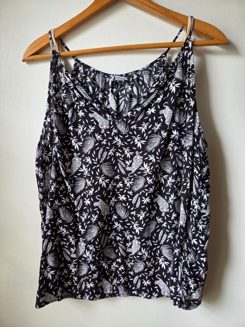EUC OLD NAVY PRINTED TANK TOP SIZE L
